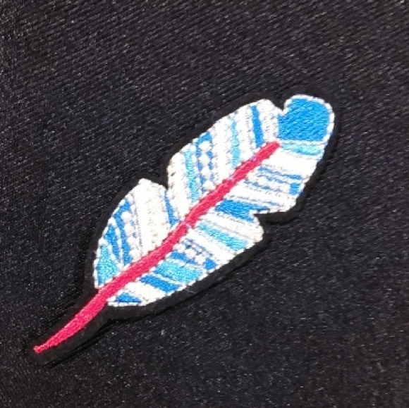 Black Fabric with Feather Patch Iron On - Picture 1 of 2